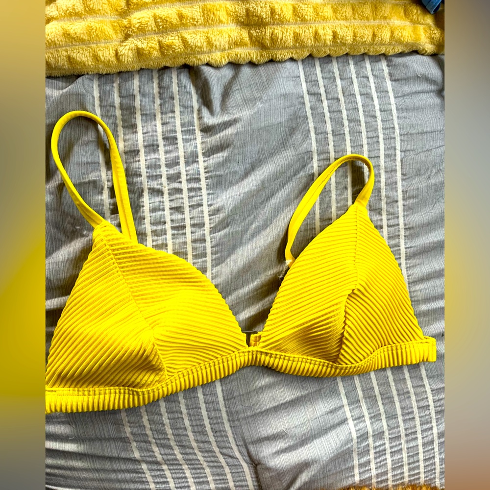 Hollister bikini top- size medium